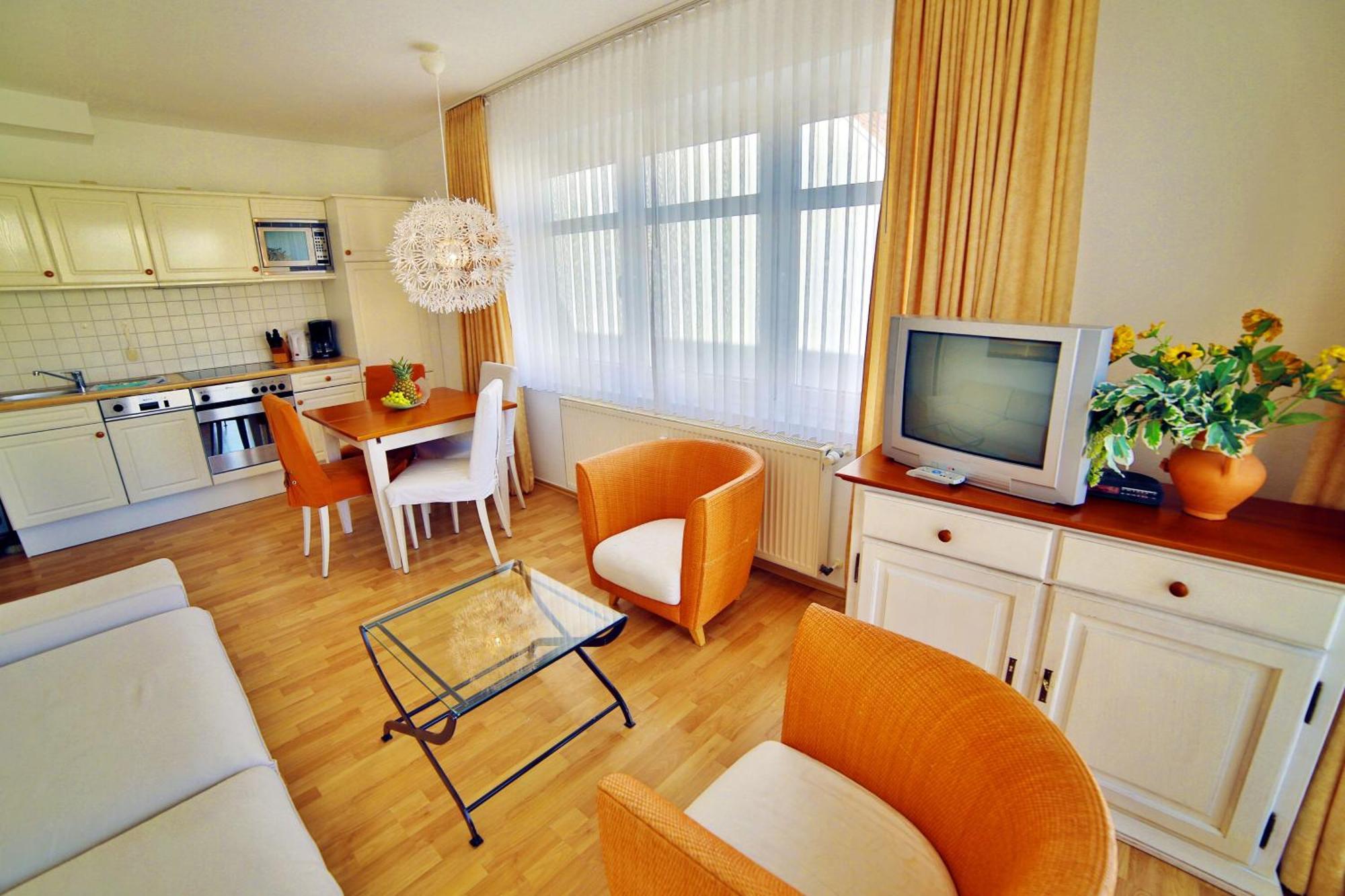 Ferienwohnung Binzer Strandgut Im Haus Jahreszeiten Binz Luaran gambar